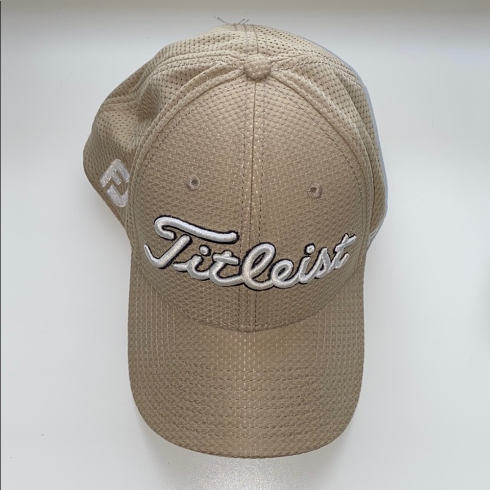TITLEIST PRO V1 HAT